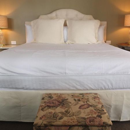 The English Inn Eaton Rapids Екстериор снимка