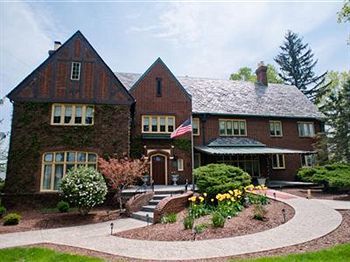 The English Inn Eaton Rapids Екстериор снимка