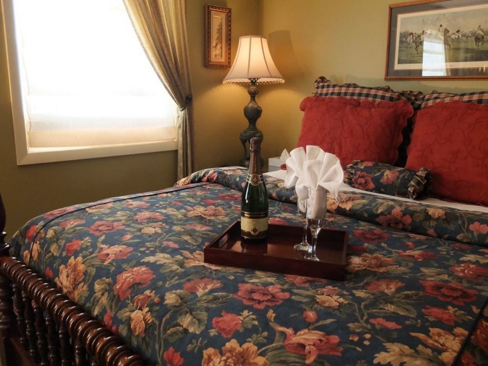 The English Inn Eaton Rapids Екстериор снимка