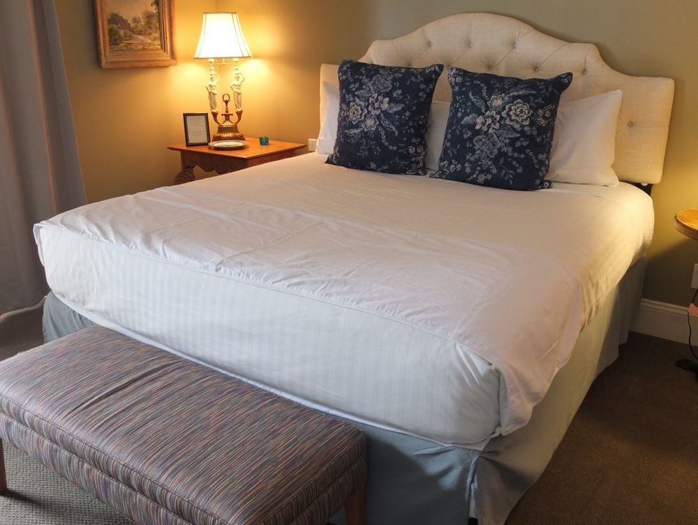 The English Inn Eaton Rapids Екстериор снимка