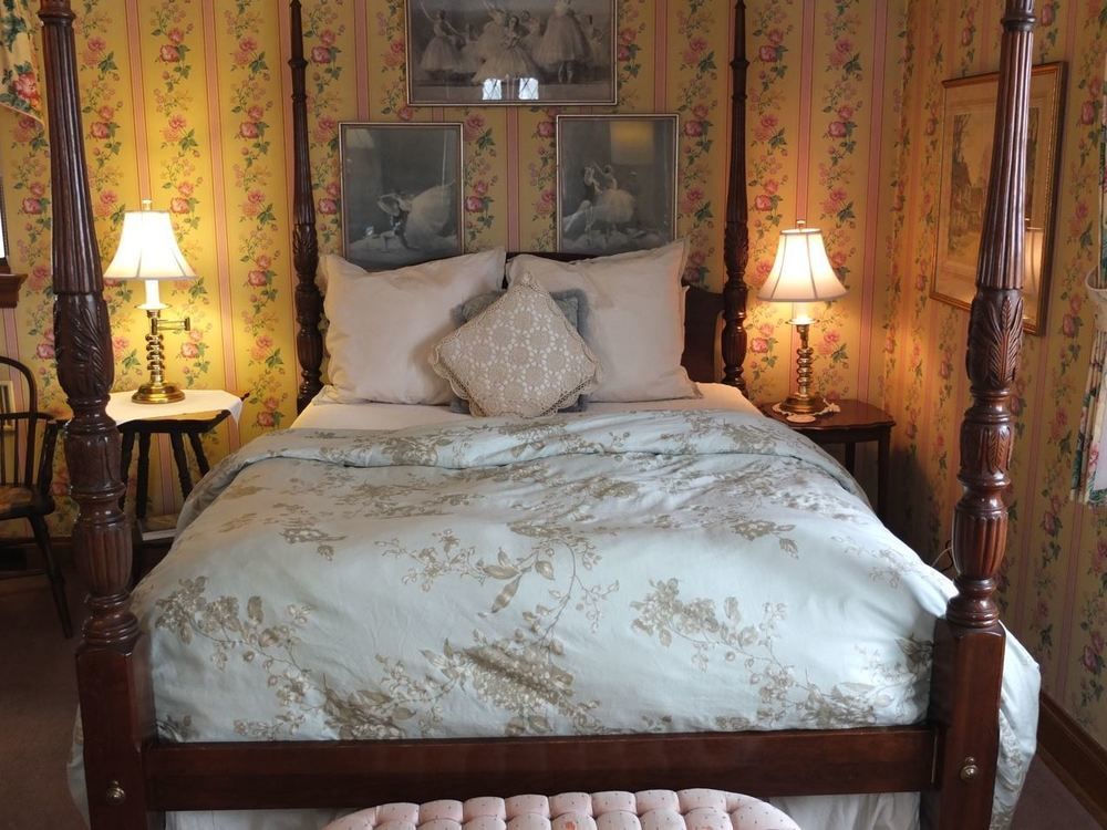 The English Inn Eaton Rapids Екстериор снимка
