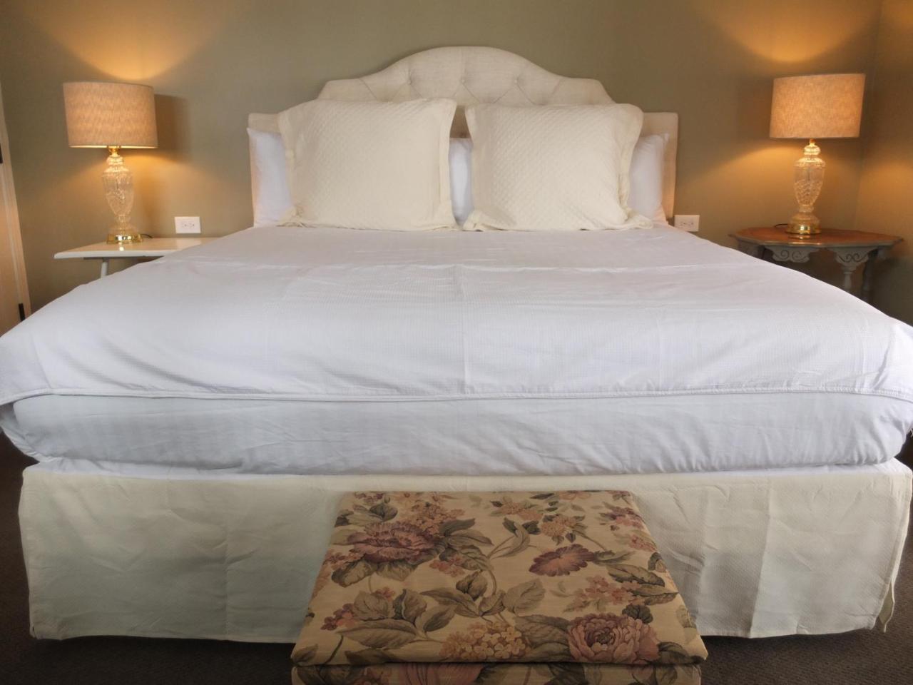 The English Inn Eaton Rapids Екстериор снимка